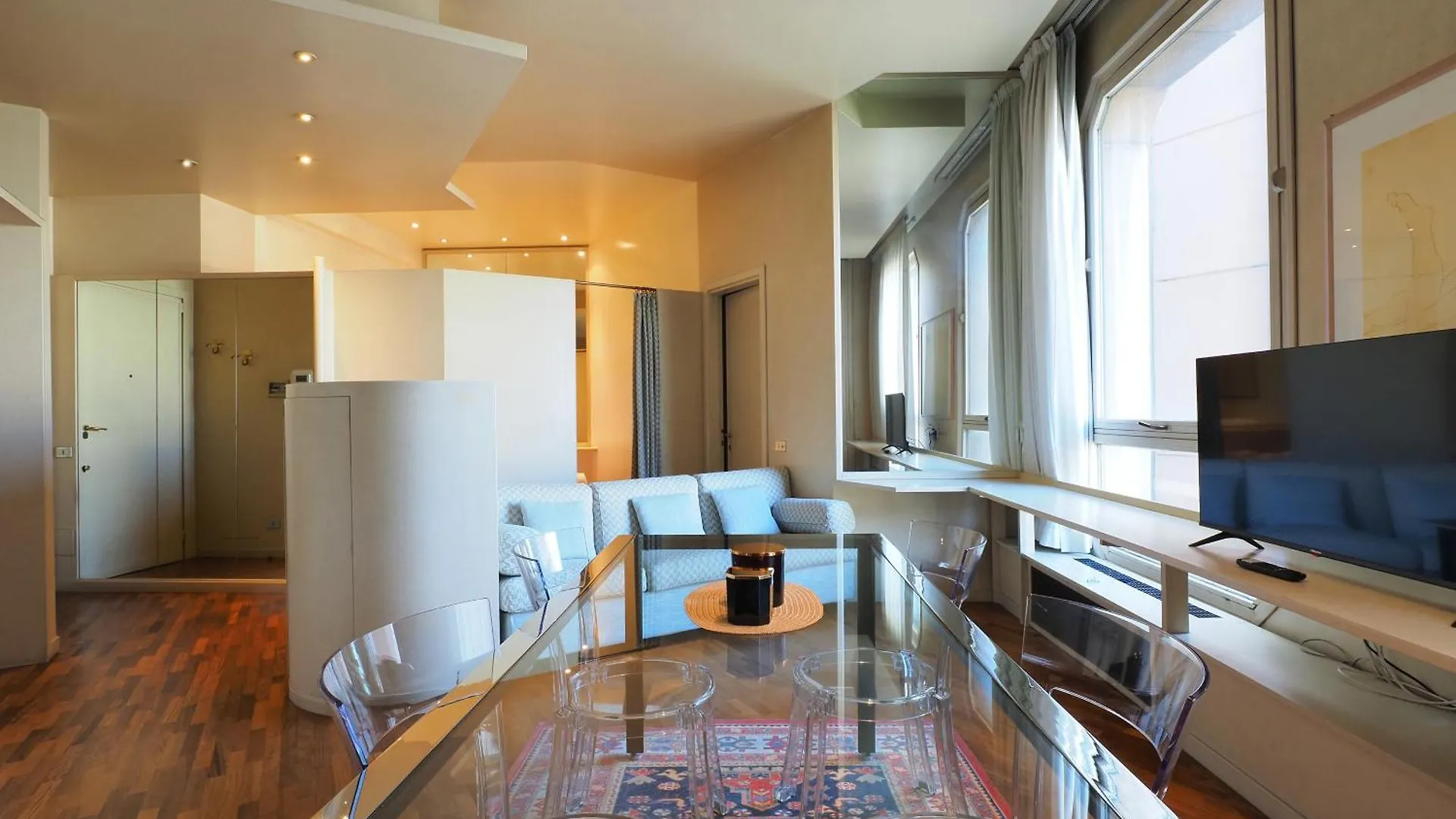 Duomo Luxury Apartment IX Милан Италия